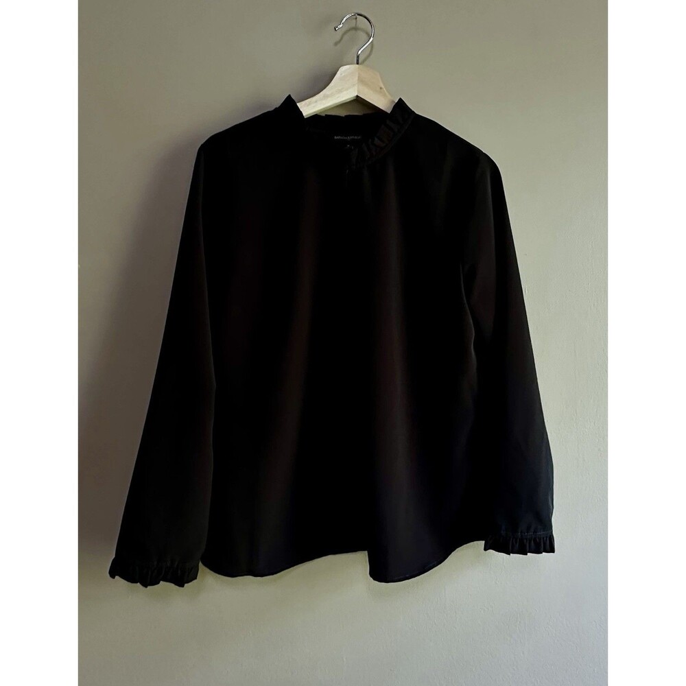Banana Republic Women’s Black Silky Lightweight High Neck Blouse Medium Work‎
